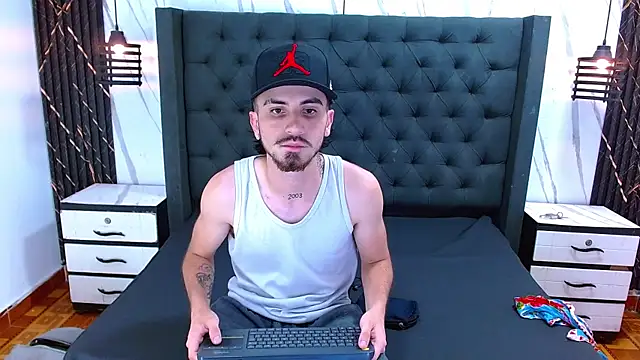 Lucas_Knight webcam