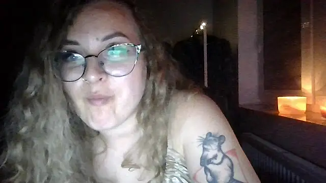 LucyTease webcam