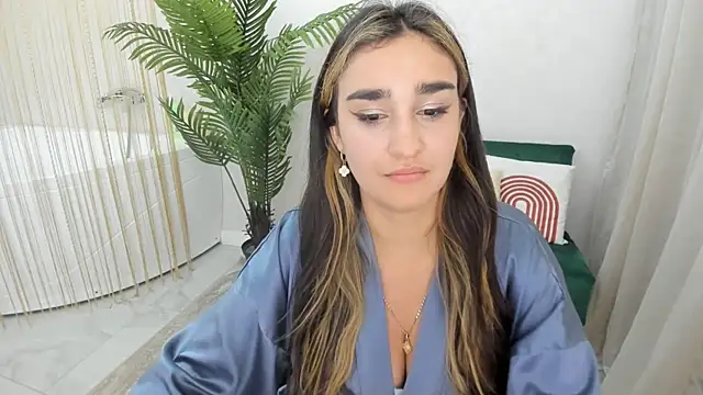 GoldenHeart_1 live cam on StripChat