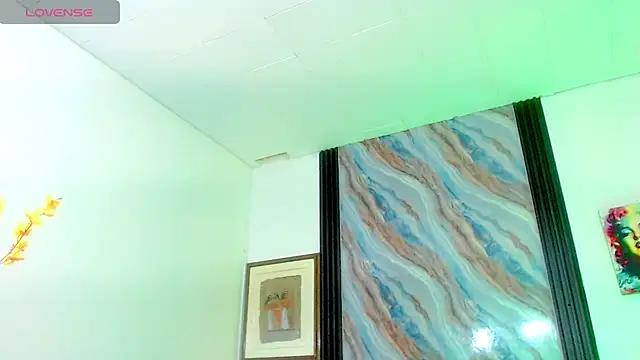 katha_Crawford webcam