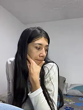 KiraKayLeiigh webcam