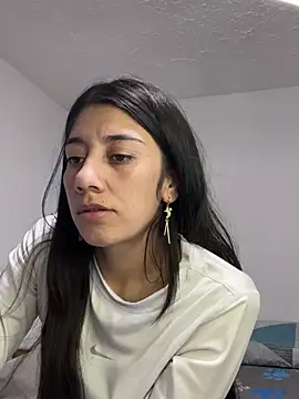 KiraKayLeiigh webcam