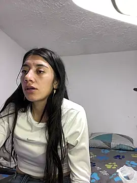 KiraKayLeiigh webcam