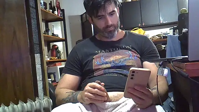 ozzypsico13 live cam on StripChat