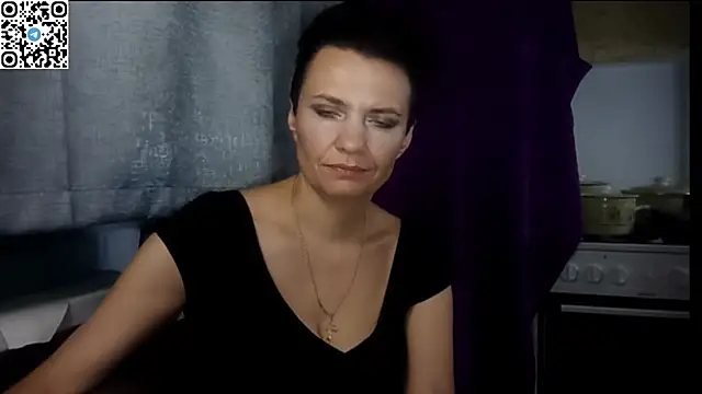 HotMamaQueen234 webcam