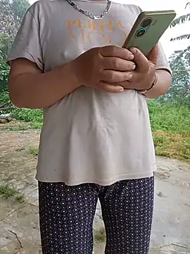 tuyet-nhi webcam