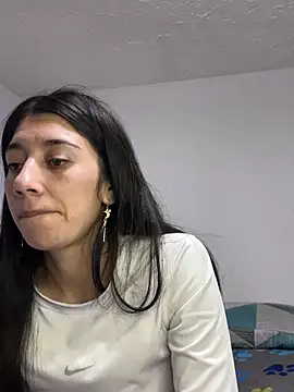 KiraKayLeiigh webcam