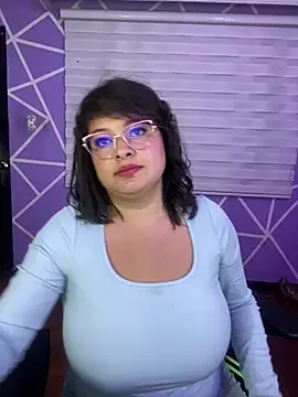 MiiaaJoness webcam