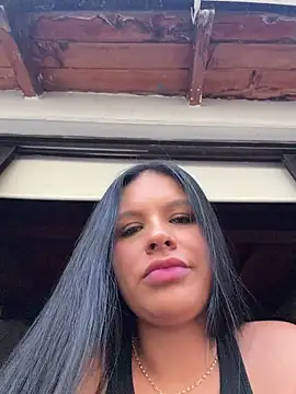 Elara_Luxe webcam