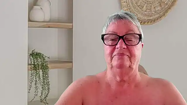 Mystery-Grandmother webcam