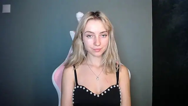 LuciaYoung webcam