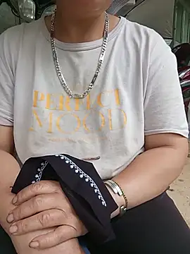 tuyet-nhi webcam