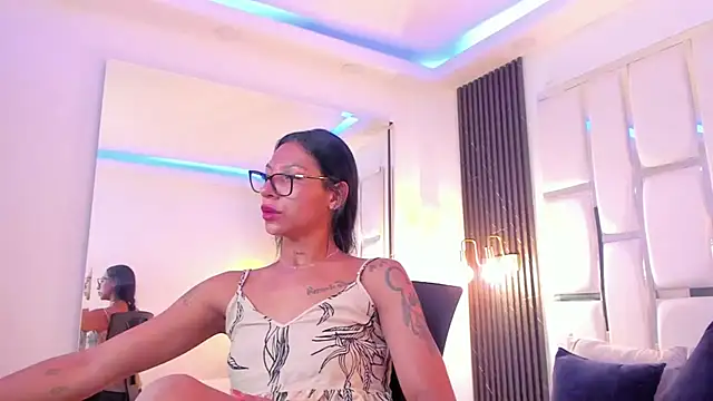 Maia_Clark520 webcam