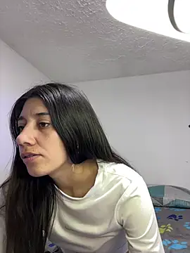 KiraKayLeiigh webcam
