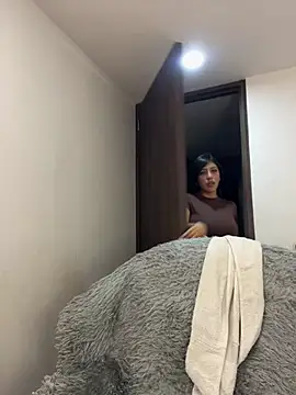 MiaJones21 webcam