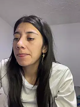 KiraKayLeiigh webcam