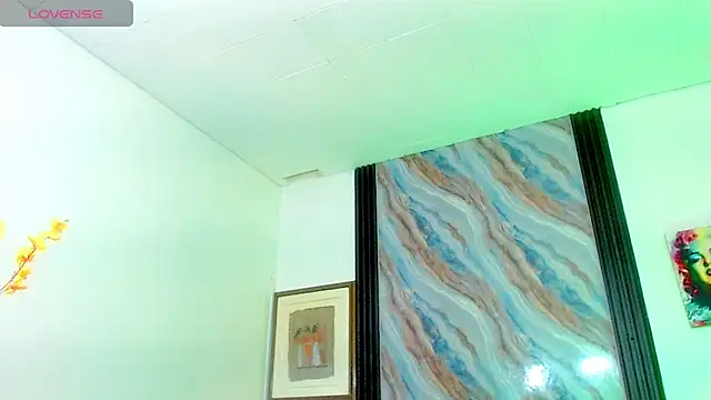 katha_Crawford webcam