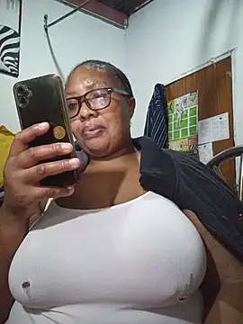 YELLOW_BONE webcam
