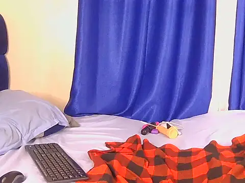 CurvyBody22 webcam