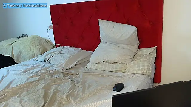 NicoDavisOfficial live cam on StripChat