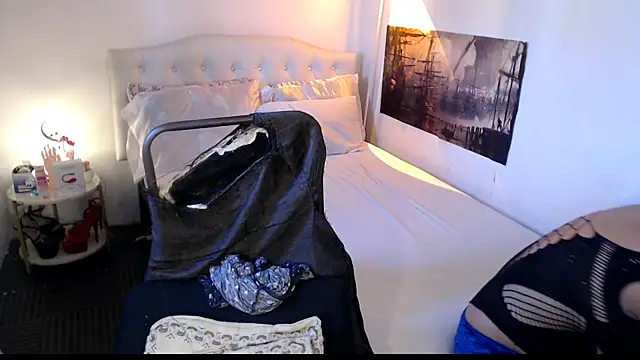 NinaDOM4CUM webcam