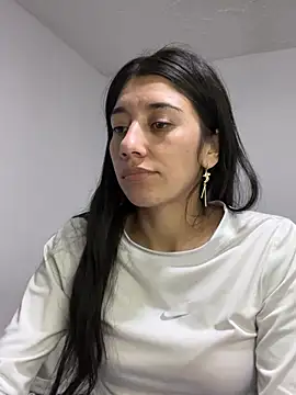 KiraKayLeiigh webcam