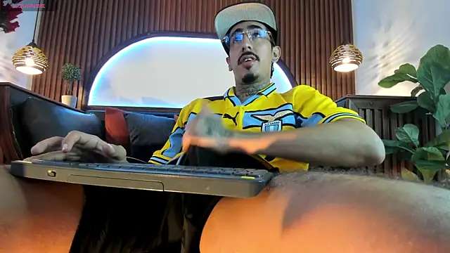 Donovan_Desmond webcam