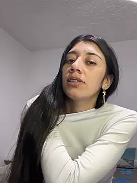 KiraKayLeiigh webcam