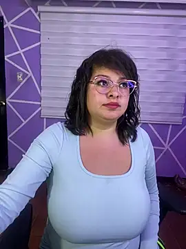 MiiaaJoness live cam on StripChat