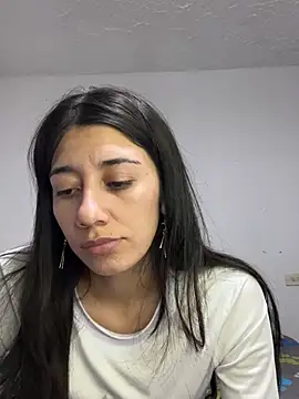 KiraKayLeiigh webcam