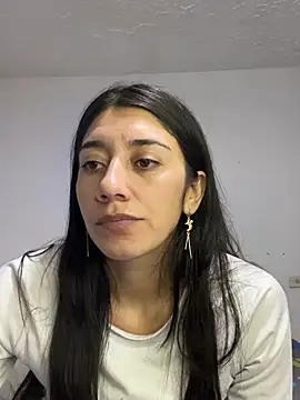 KiraKayLeiigh webcam