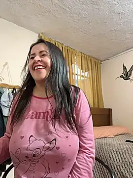 latinfemale - Latinfemale's free webcam