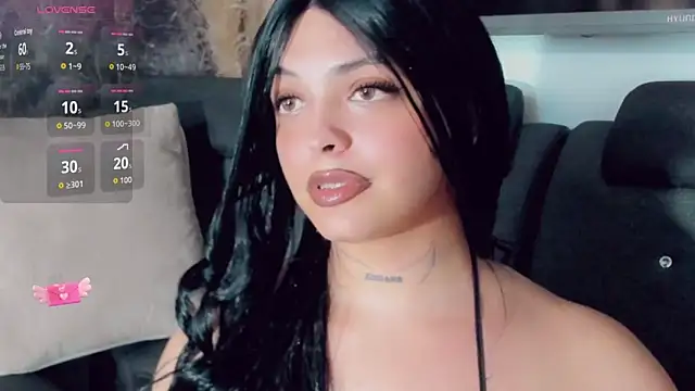 Emmaa_Saenz_ live cam on StripChat