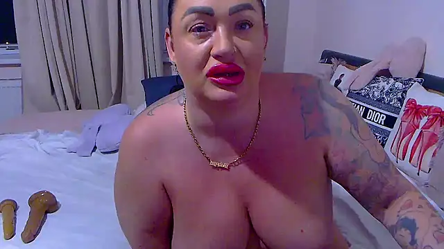 BustyVicky webcam