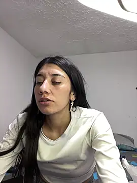 KiraKayLeiigh webcam