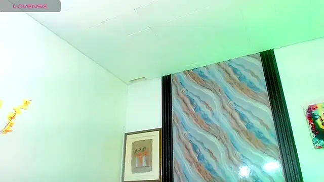 katha_Crawford webcam