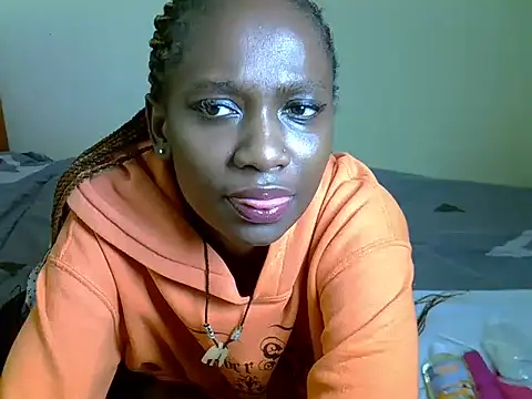 Pearl_petite webcam