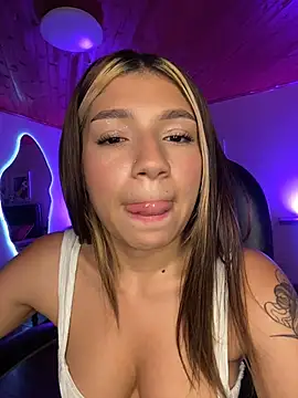 Isabella18_pink webcam