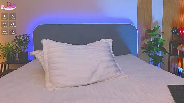 Kira_from_UA webcam
