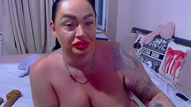 BustyVicky webcam