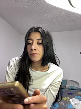 KiraKayLeiigh webcam