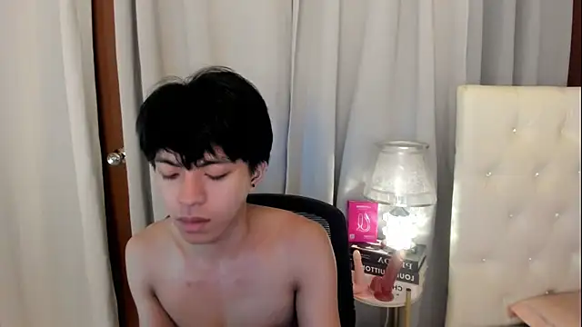 davincihugecock live cam on StripChat
