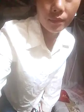 Ruaiuoi live cam on StripChat