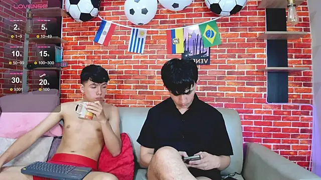 Hoot_boyss_ Live Web Cam Show