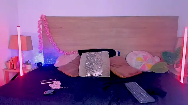 LaraRous Live Web Cam Show