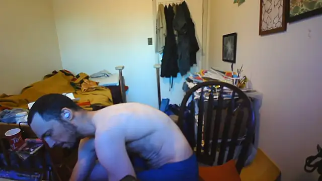 JohnnyMoves webcam