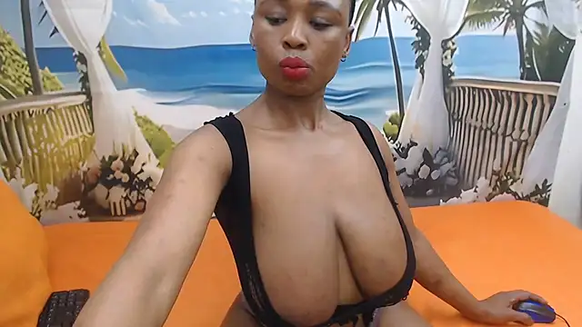 queenOfboobs webcam