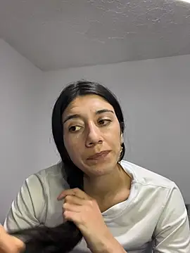 KiraKayLeiigh webcam