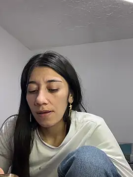 KiraKayLeiigh webcam