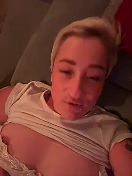 Bigboobiegirl90 webcam
